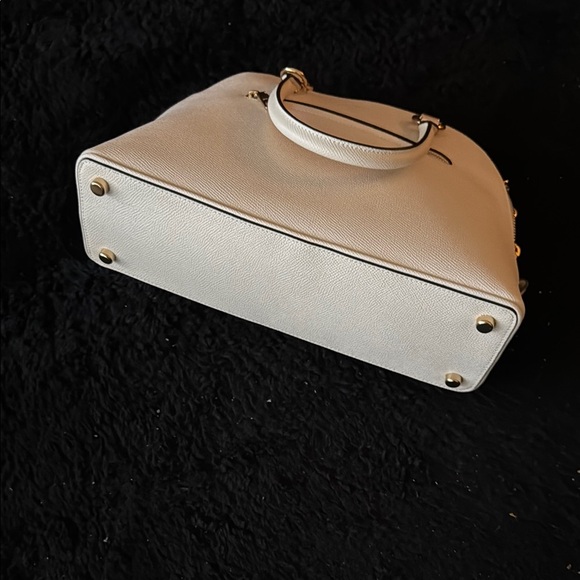 Elegant Cream Handbag